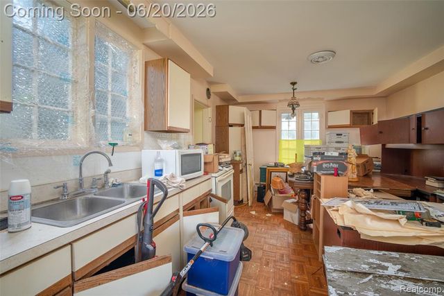 3557 W Walton Boulevard, Waterford, MI 48329