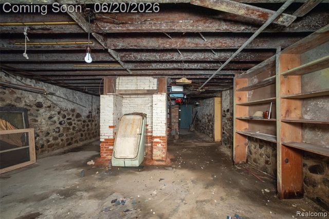 3557 W Walton Boulevard, Waterford, MI 48329