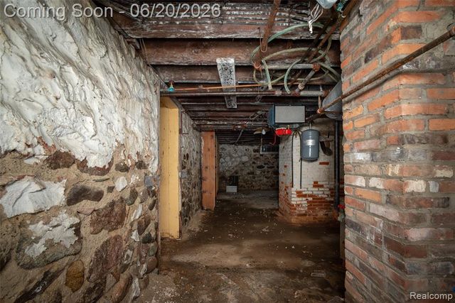 3557 W Walton Boulevard, Waterford, MI 48329