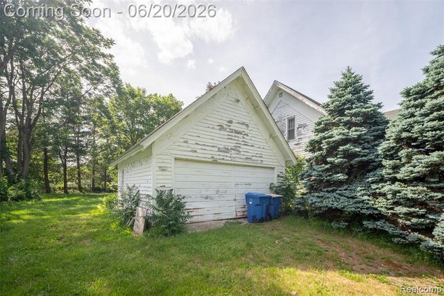 3557 W Walton Boulevard, Waterford, MI 48329
