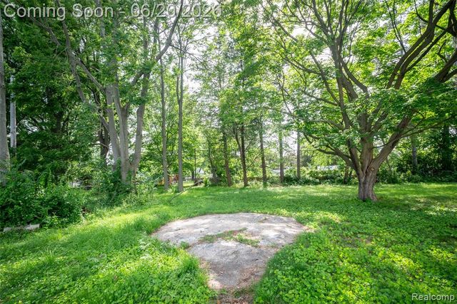 3557 W Walton Boulevard, Waterford, MI 48329
