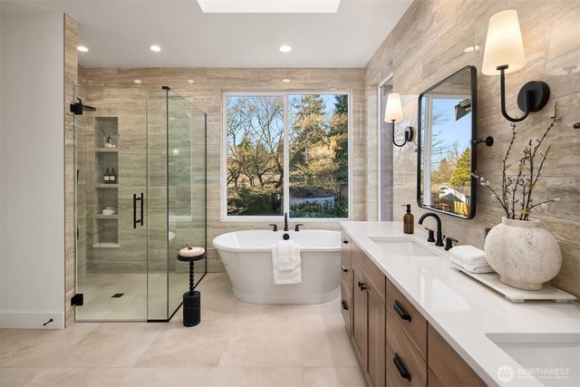 7824 131st Avenue NE, Kirkland, WA 98033