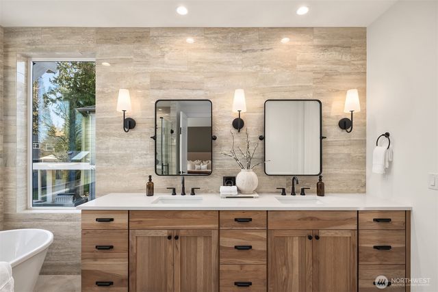 7824 131st Avenue NE, Kirkland, WA 98033