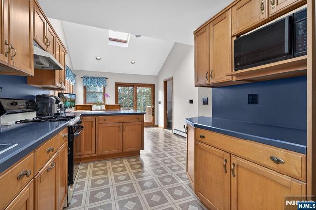 229 Rockland Avenue, River Vale, NJ 07675