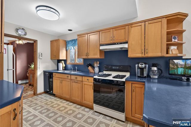 229 Rockland Avenue, River Vale, NJ 07675