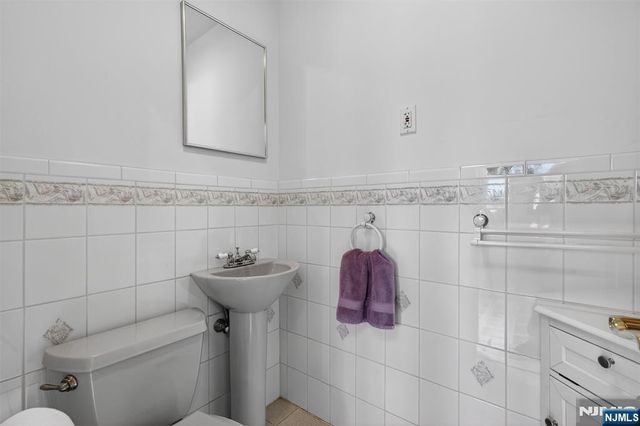 229 Rockland Avenue, River Vale, NJ 07675