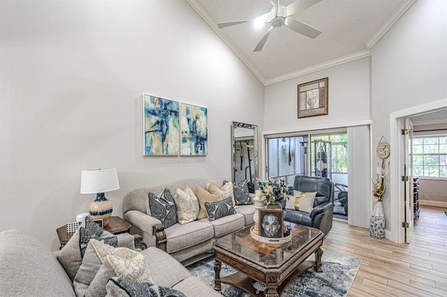 405 Maplewood Drive 405, Greenacres, FL 33415