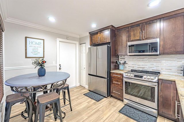 405 Maplewood Drive 405, Greenacres, FL 33415