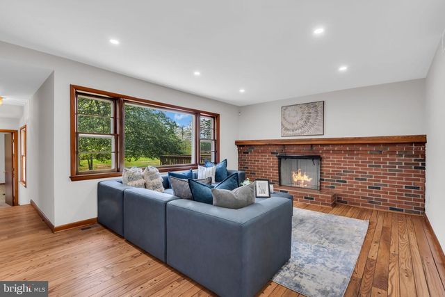 52 HAWKIN RD, Medford, NJ 08055