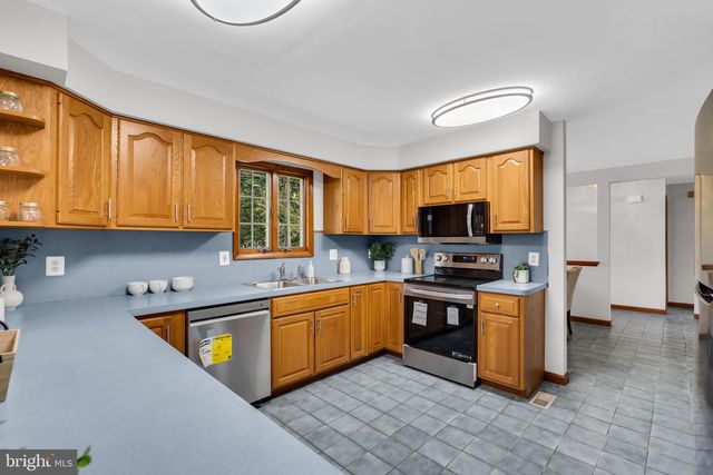 52 HAWKIN RD, Medford, NJ 08055