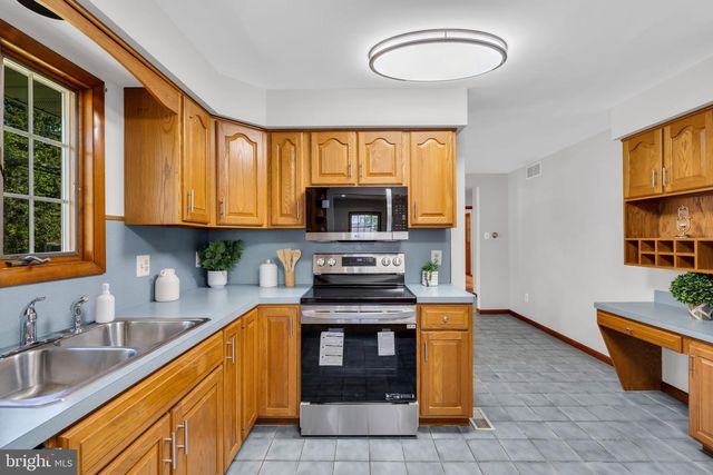 52 HAWKIN RD, Medford, NJ 08055