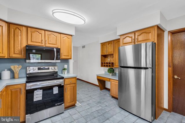 52 HAWKIN RD, Medford, NJ 08055