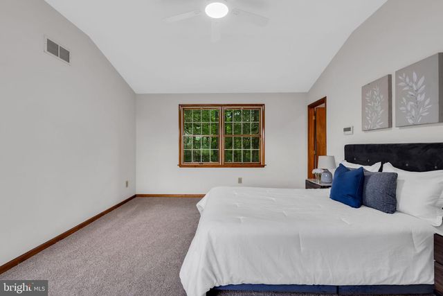 52 HAWKIN RD, Medford, NJ 08055