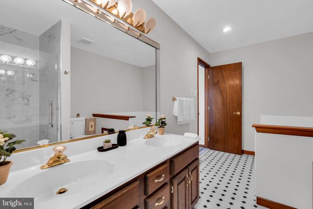 52 HAWKIN RD, Medford, NJ 08055