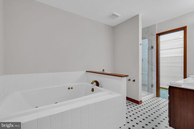 52 HAWKIN RD, Medford, NJ 08055