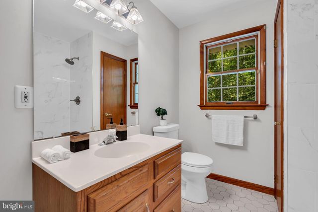 52 HAWKIN RD, Medford, NJ 08055