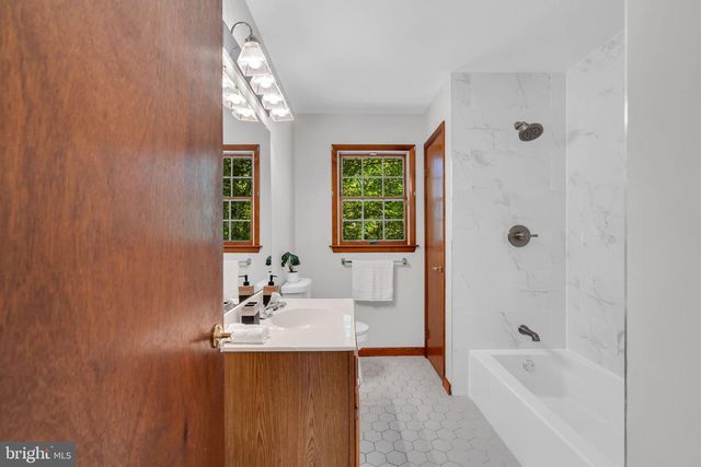 52 HAWKIN RD, Medford, NJ 08055
