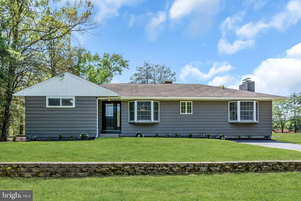52 HAWKIN RD, Medford, NJ 08055