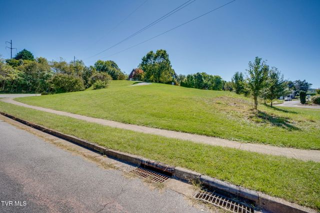 29 Azalea Ridge Ridge, Johnson City, TN 37601