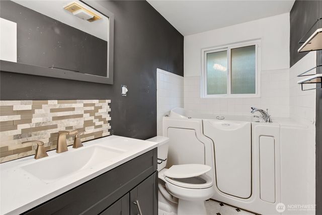 8214 Woodbourne Drive SW, Lakewood, WA 98499