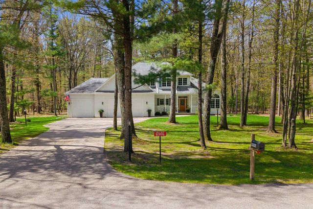 N1996 MAJESTIC PINES CIRCLE, Wautoma, WI 54982