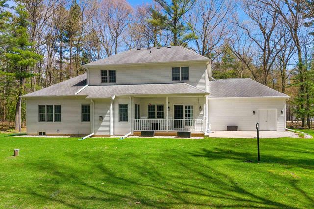 N1996 MAJESTIC PINES CIRCLE, Wautoma, WI 54982