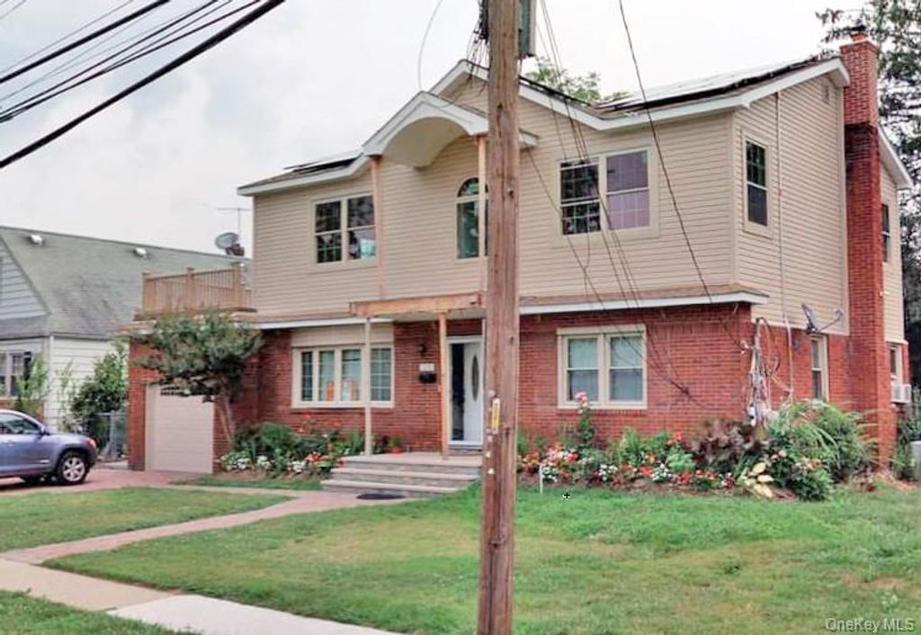 529 Maple Avenue Second Floor, Uniondale, NY 11553