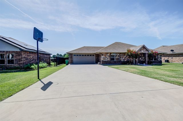 707 Meadow Lane, Bowie, TX 76230