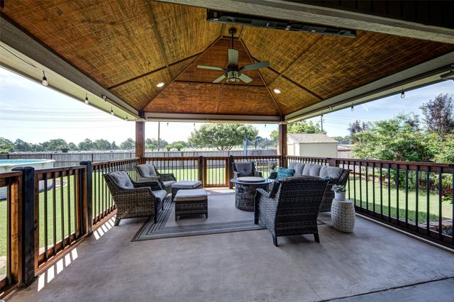 707 Meadow Lane, Bowie, TX 76230