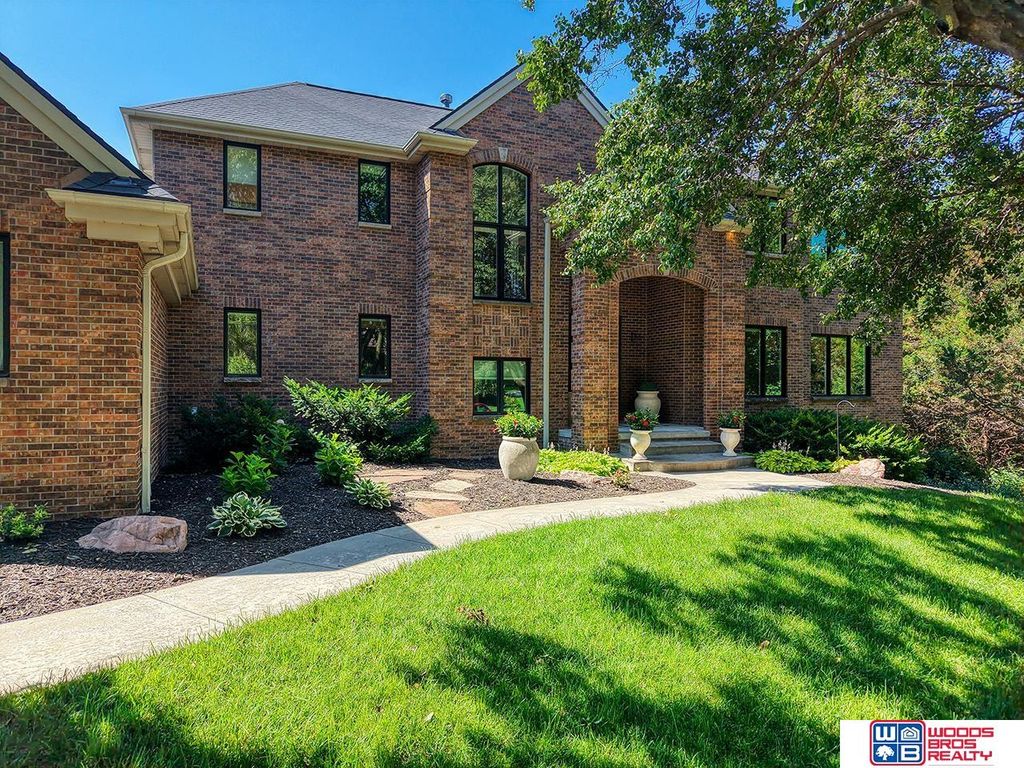 6555 Pheasant Run Place, Lincoln, NE 68516