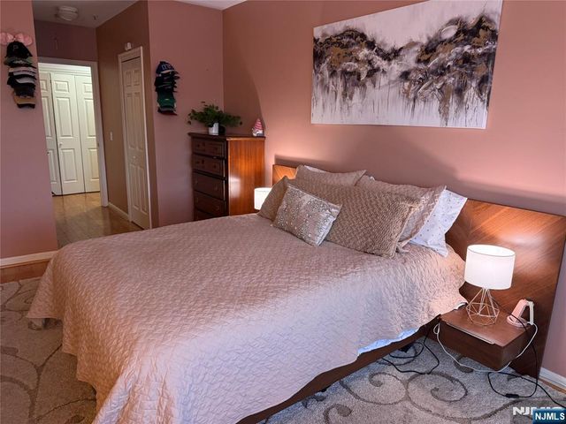 242 The Promenade 242, Edgewater, NJ 07020