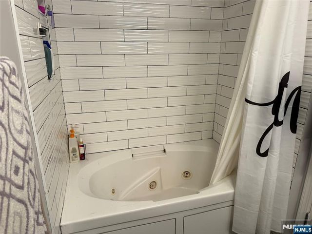 242 The Promenade 242, Edgewater, NJ 07020