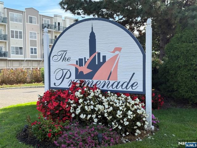 242 The Promenade 242, Edgewater, NJ 07020