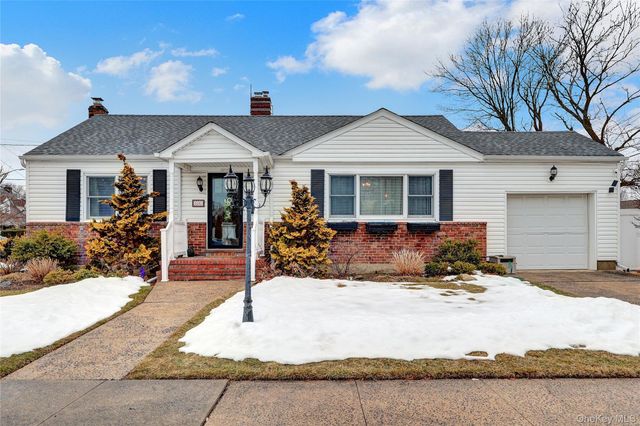 2642 Clovermere Road, Oceanside, NY 11572