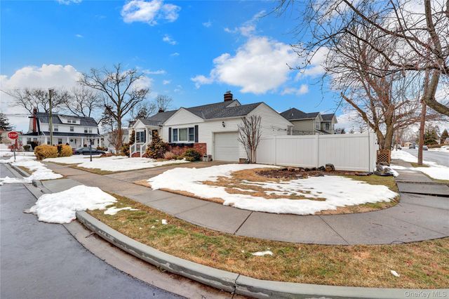 2642 Clovermere Road, Oceanside, NY 11572