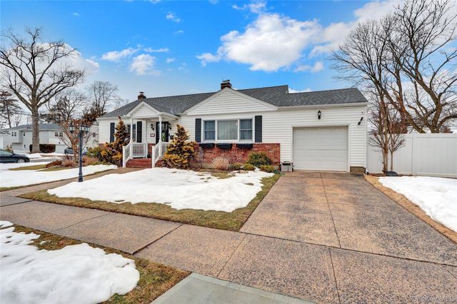 2642 Clovermere Road, Oceanside, NY 11572