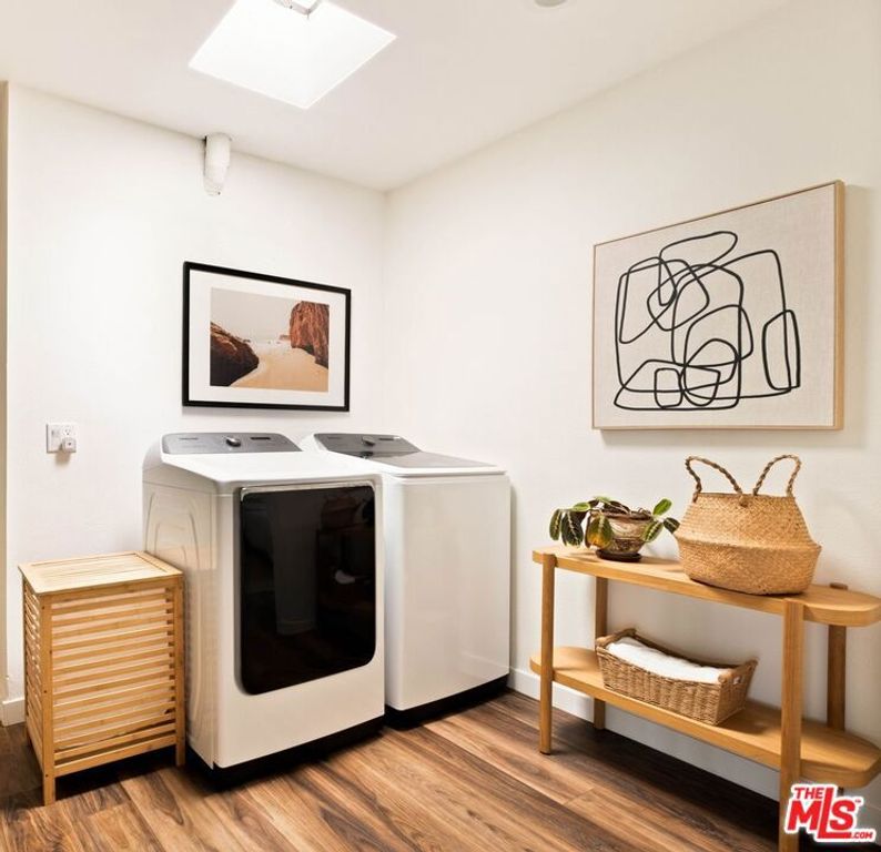Image 16 of property listing at 1906 W Victory Boulevard 9, Burbank, CA 91506