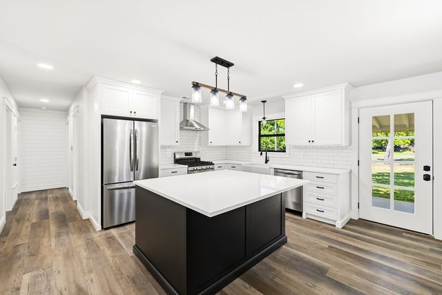125 W Lower Crabapple Rd., Fredericksburg, TX 78624