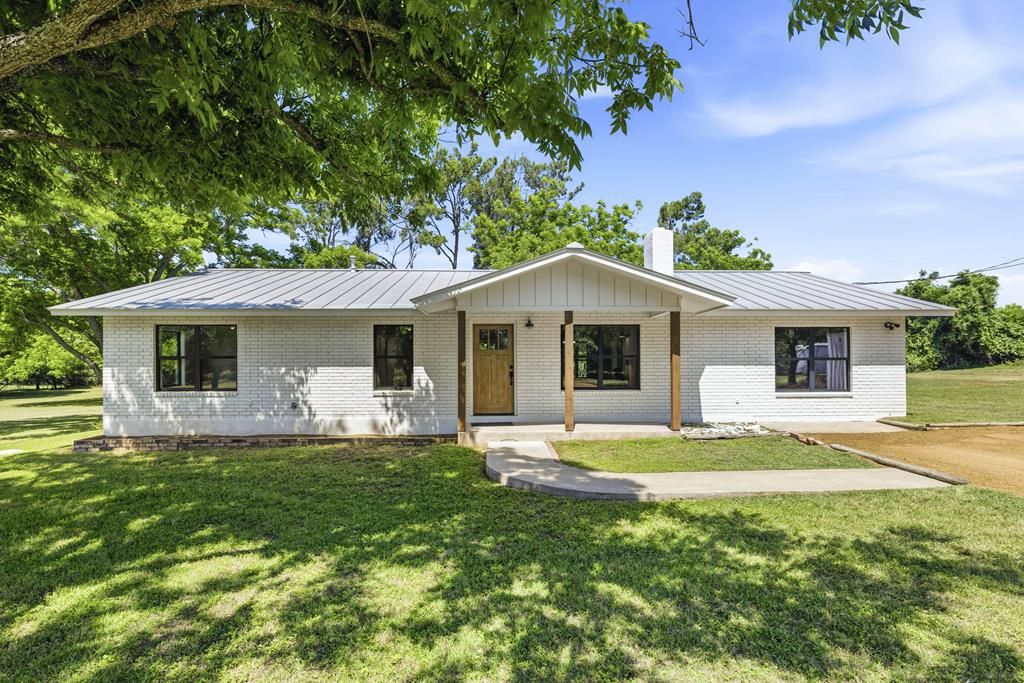 125 W Lower Crabapple Rd., Fredericksburg, TX 78624