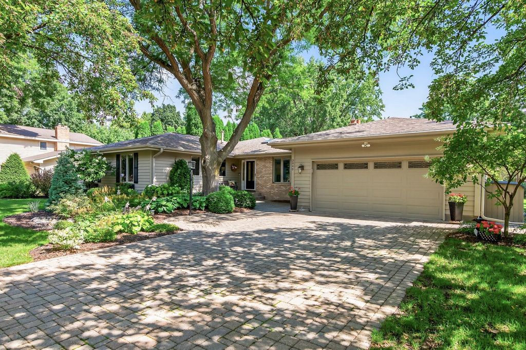 3940 Yorktown Lane N, Plymouth, MN 55441