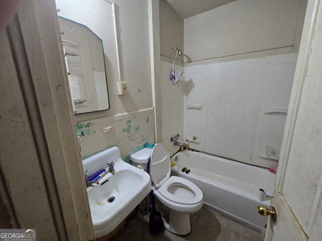 1702 E 39th Street, Savannah, GA 31404