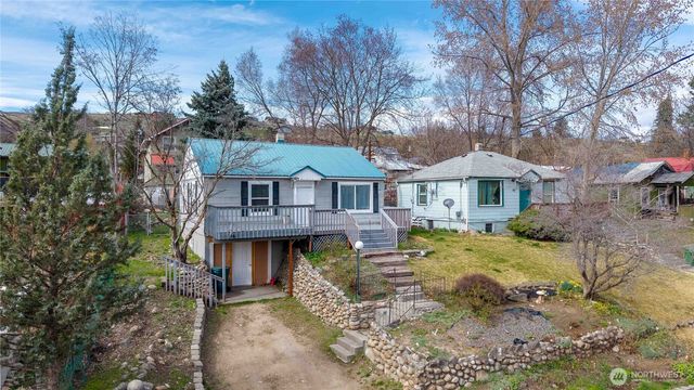 647 3rd Avenue, Okanogan, WA 98840