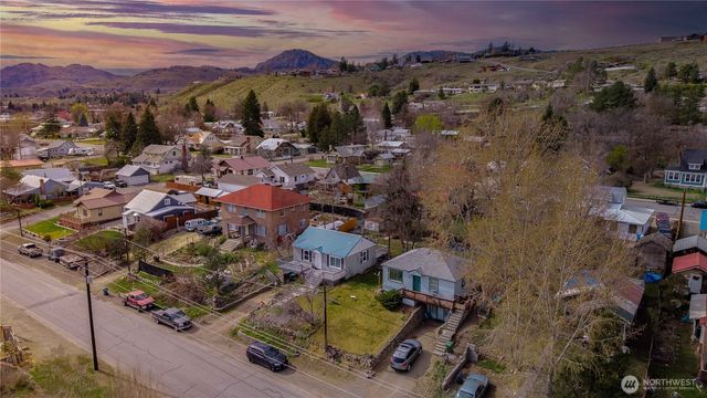 647 3rd Avenue, Okanogan, WA 98840