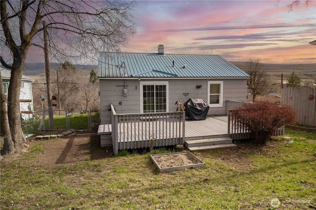 647 3rd Avenue, Okanogan, WA 98840