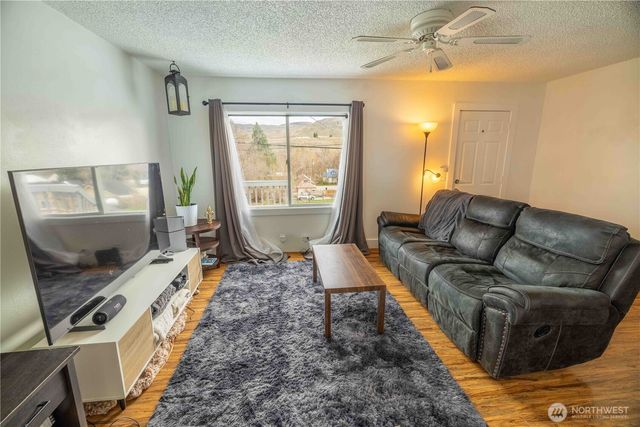 647 3rd Avenue, Okanogan, WA 98840