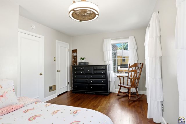1331 SW Pembroke LN, Topeka, KS 66604
