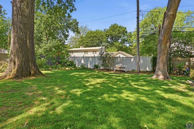 1331 SW Pembroke LN, Topeka, KS 66604