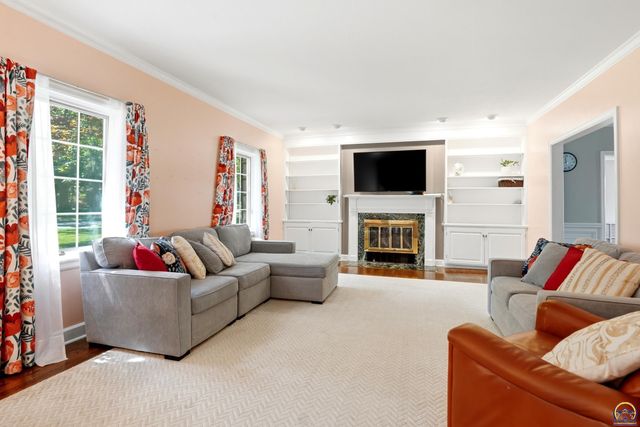 1331 SW Pembroke LN, Topeka, KS 66604