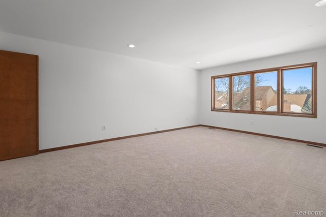 29709 Deer Run, Farmington Hills, MI 48331