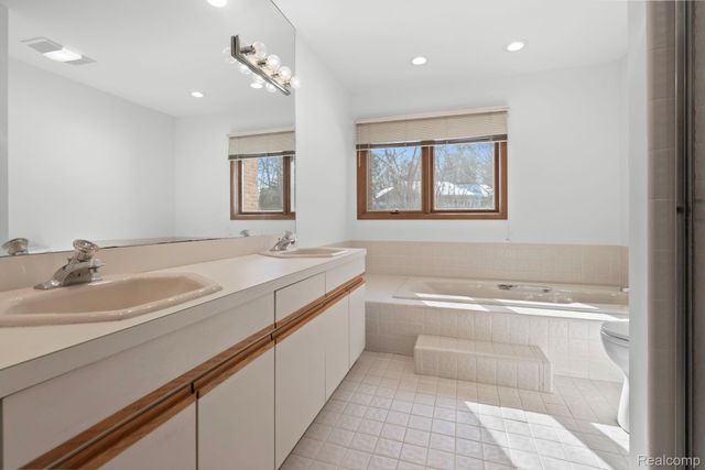 29709 Deer Run, Farmington Hills, MI 48331